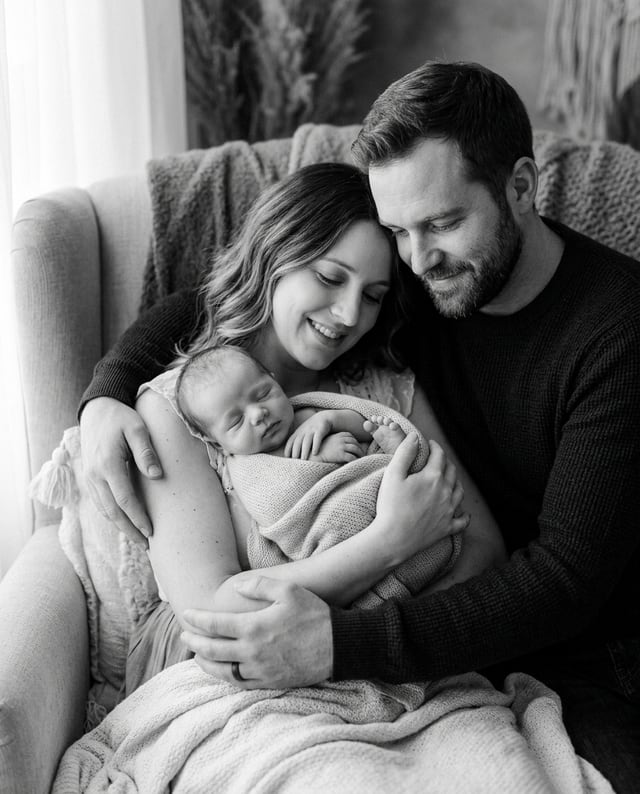 Birth portrait, with the family, Black & white style
